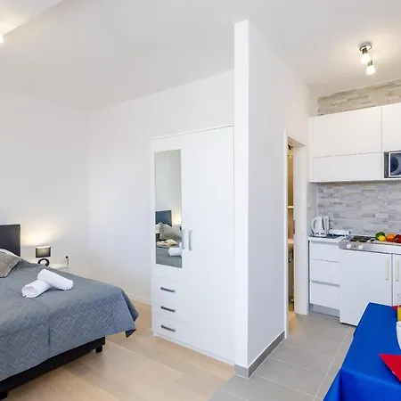 Apartman Miracle - Comfort Studio With Terrace And City View *