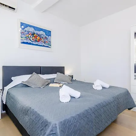 Miracle - Comfort Studio With Terrace And City View Apartman *
